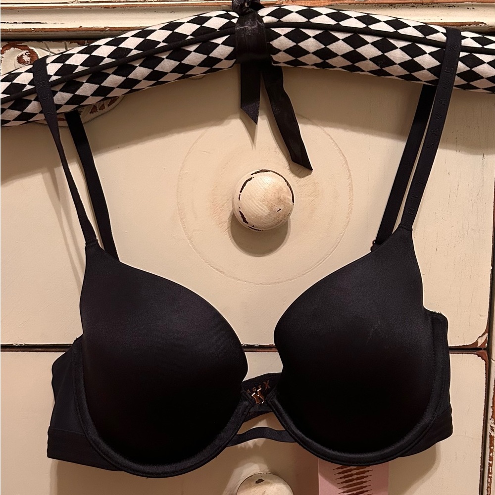 Brand new/never worn-black tshirt bra from SavagexFenty by Rihanna